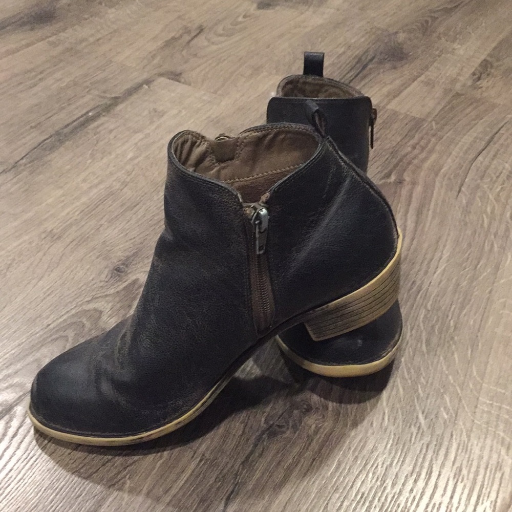 Girls short dressy boots size 4M